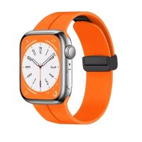 eses Silikonový řemínek pro Apple Watch - Magnetický oranžový L - 42 mm, 44 mm, 45 mm, 49 mm